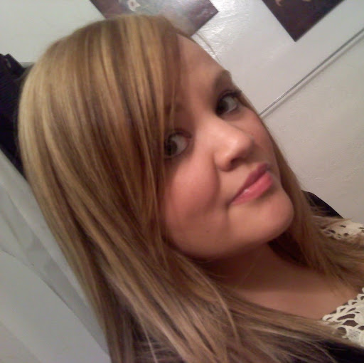 Kristen Hanson Photo 33