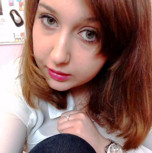 Charlotte Sutton Photo 12