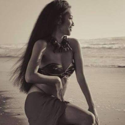 Holly Watson Photo 15