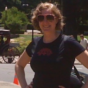 Elizabeth Lester Photo 25