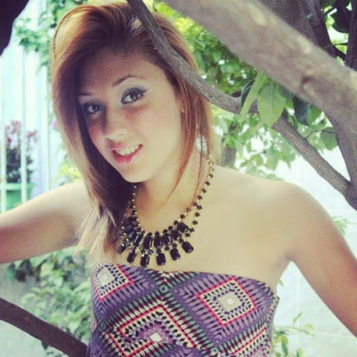 Julia Rangel Photo 1