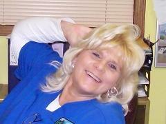 Dee Thompson Photo 24
