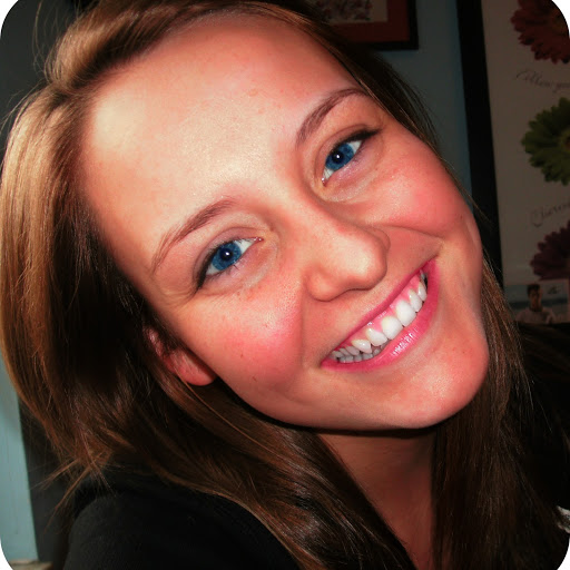 Tori Deland Photo 1