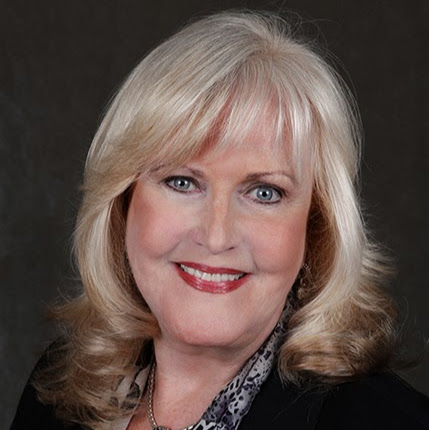 Joan Saunders Photo 15