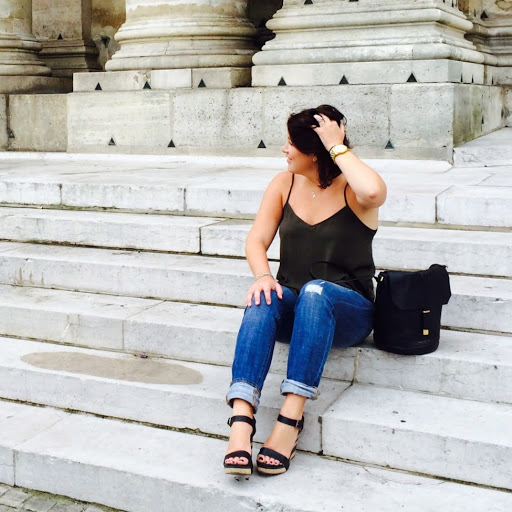 Hannah Lewis Photo 34