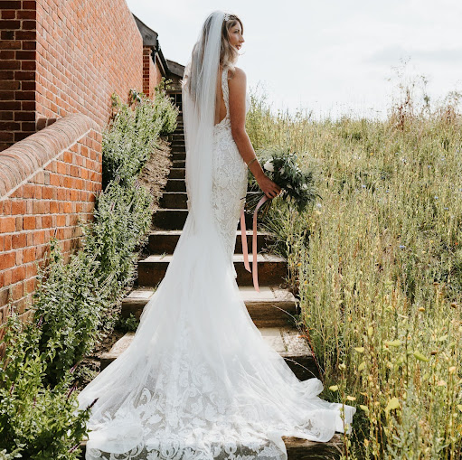 Rebecca Lowe Photo 36