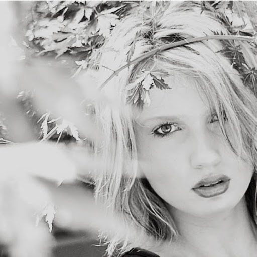 Elizabeth Garner Photo 12