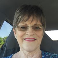 Elizabeth Saunders Photo 18
