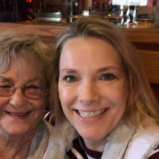 Traci Lewis Photo 26