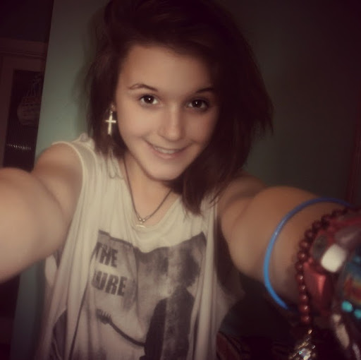 Ellie Woods Photo 9