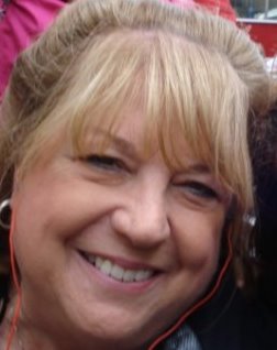 Julie Simpson Photo 22