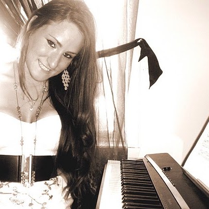 Elizabeth Fortin Photo 27