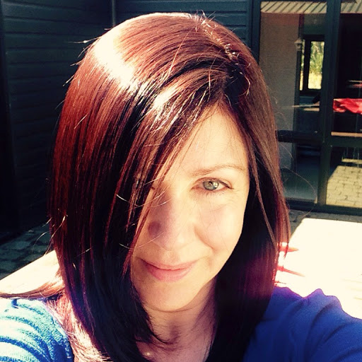 Michelle Watts Photo 15