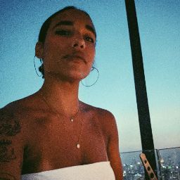 Danielle Adams Photo 6