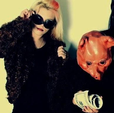 Julia Burton Photo 37