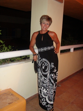 Debbie Larson Photo 27