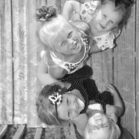 Shelly Moss Photo 17