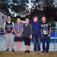 Robyn Steele Photo 30