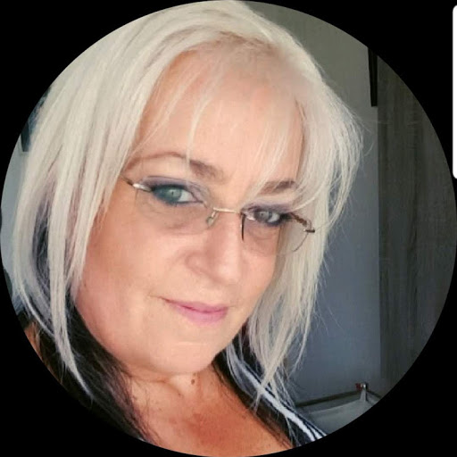 Tracey Poole Photo 13