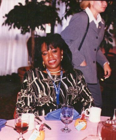 Barbara Moore Photo 24