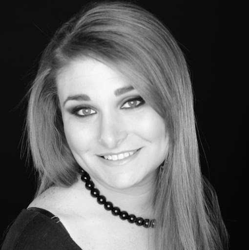 Lindsey Hopkins Photo 22