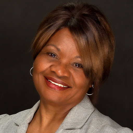 Sandra Holmes Photo 30