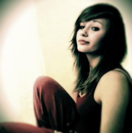 Elizabeth Evans Photo 30