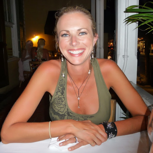 Julie Long Photo 28