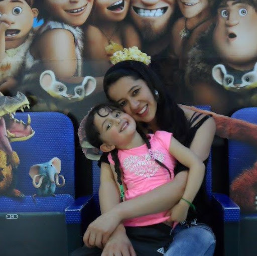 Sandra Linares Photo 8