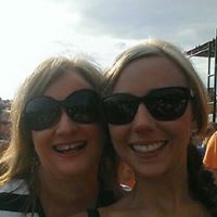 Lara Robertson Photo 30