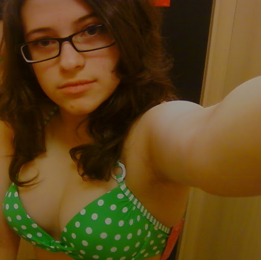 Amy Gore Photo 23