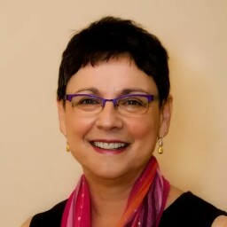 Suzanne Cohen Photo 36