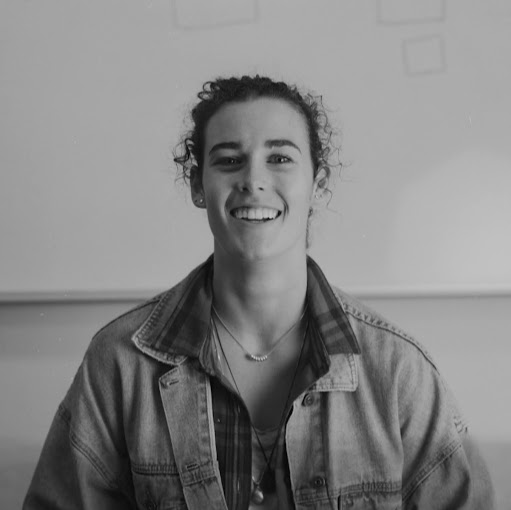 Ellen Hunter Photo 3