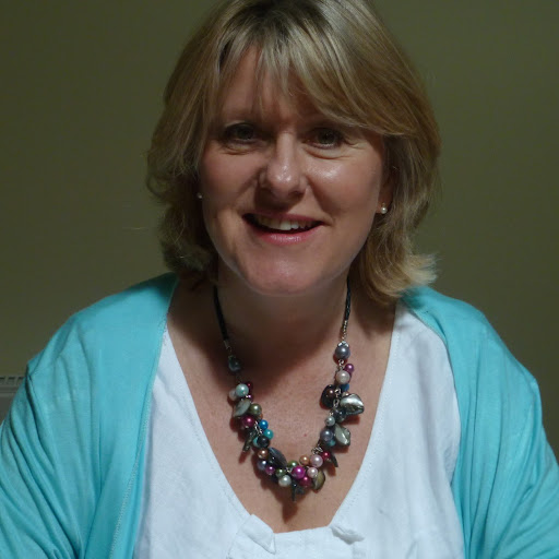 Clare Evans Photo 14