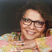 Sandra Bright Photo 10