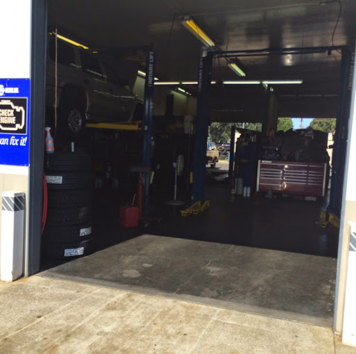 Michael Khan Photo 26