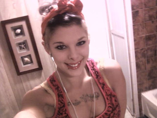 Kristina Saunders Photo 17