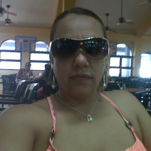 Julia Tavarez Photo 4