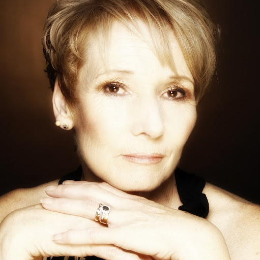 Elizabeth Garner Photo 13
