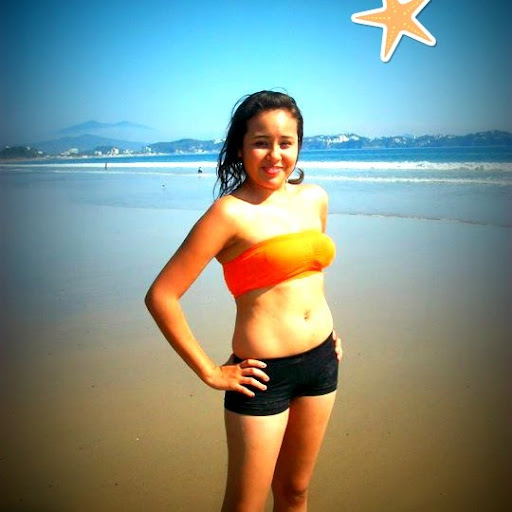 Betty Flores Photo 30