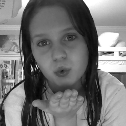 Olivia Anderson Photo 17