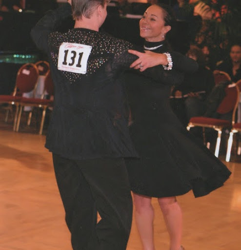 Julia Elliott Photo 40