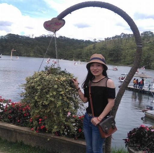 Chau Hoang Photo 14