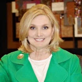 Elizabeth Winter Photo 15