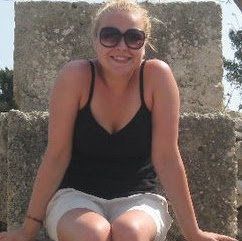 Julie Larsen Photo 11