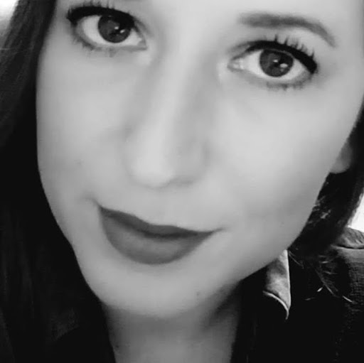 Julia Riddle Photo 16