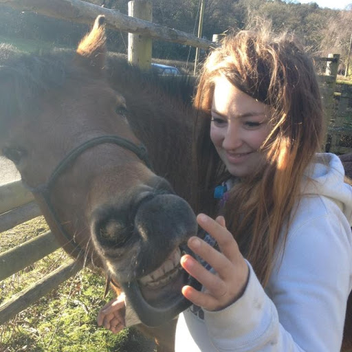 Zoe Howell Photo 11