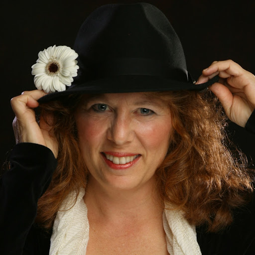 Anne Weiss Photo 10