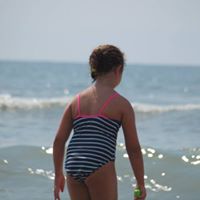 Amy Robertson Photo 38