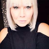 Gina Lind Photo 7
